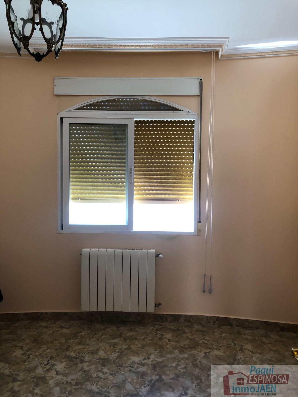 For sale of house in Torredonjimeno