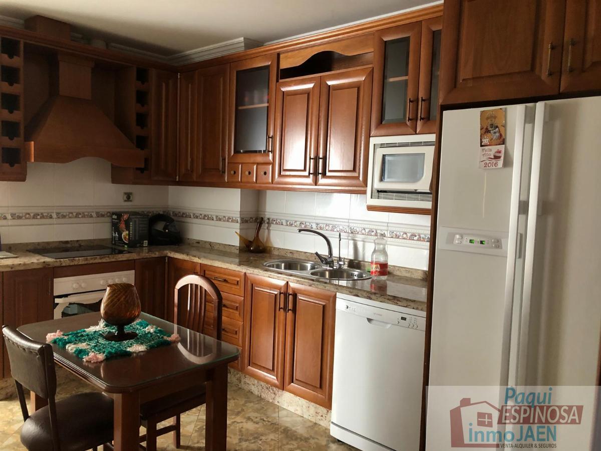 For sale of house in Torredonjimeno