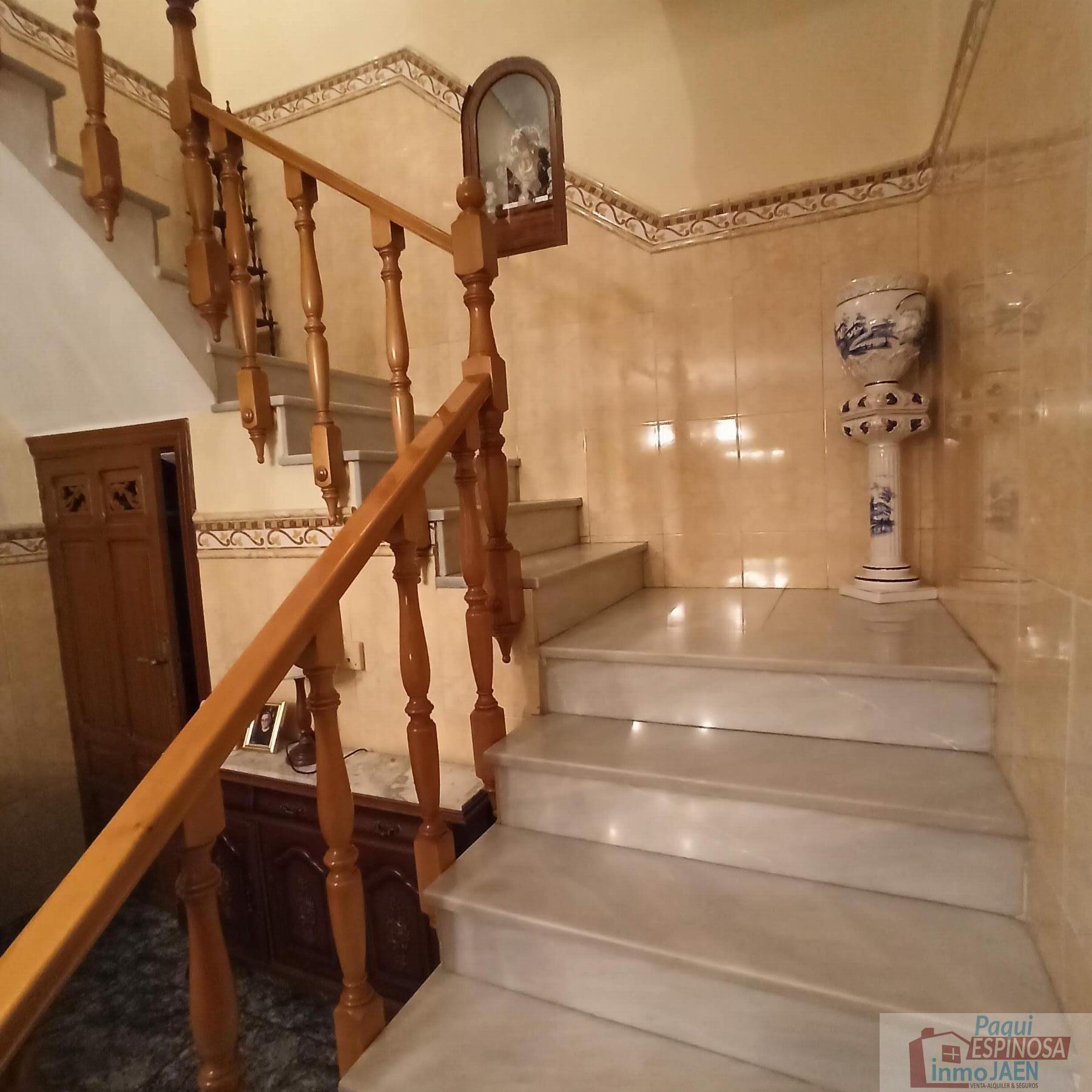 For sale of house in Torredonjimeno