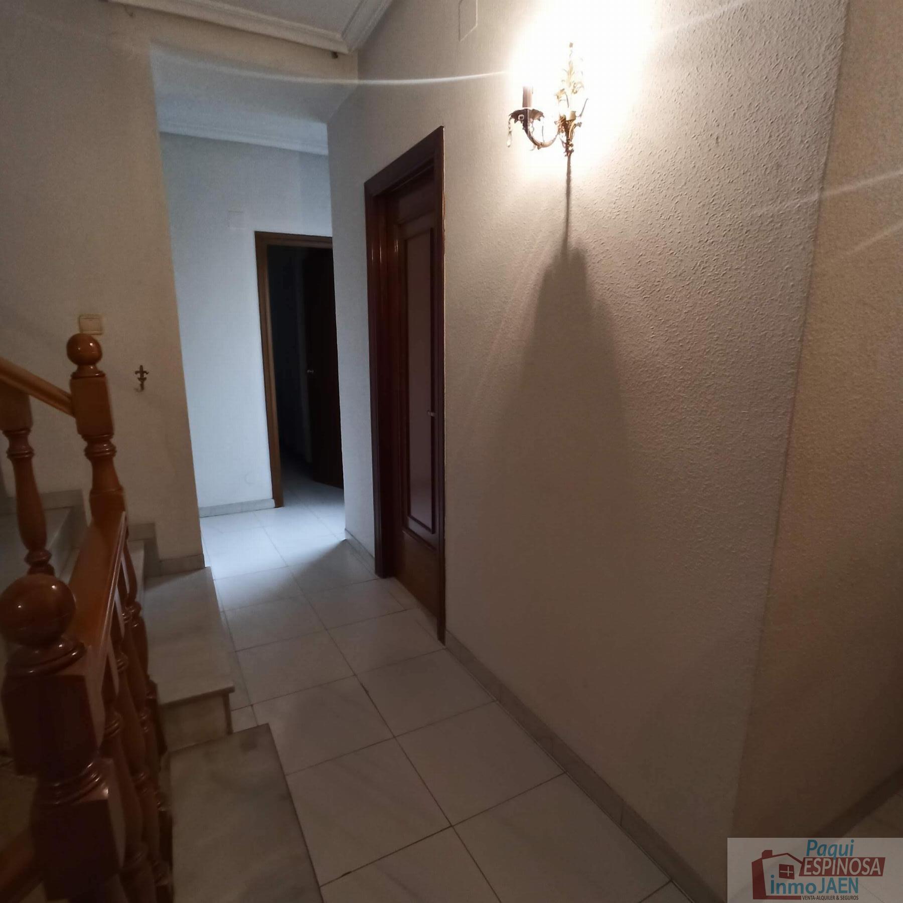 For sale of house in Torredonjimeno