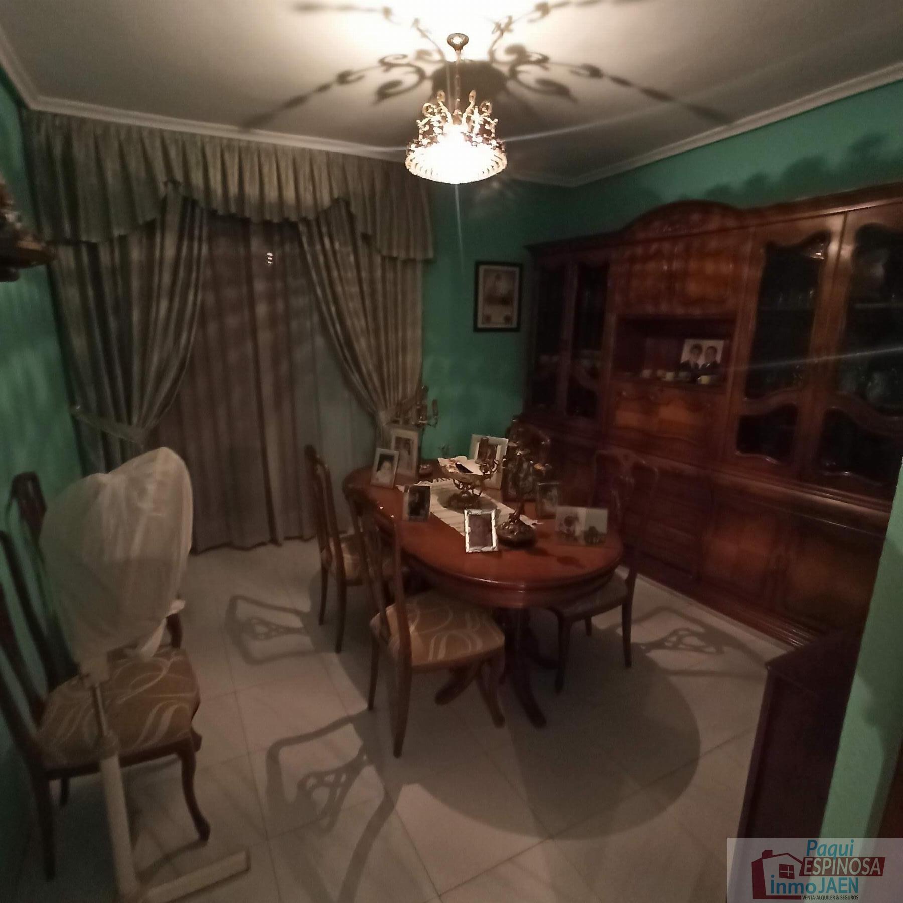 For sale of house in Torredonjimeno