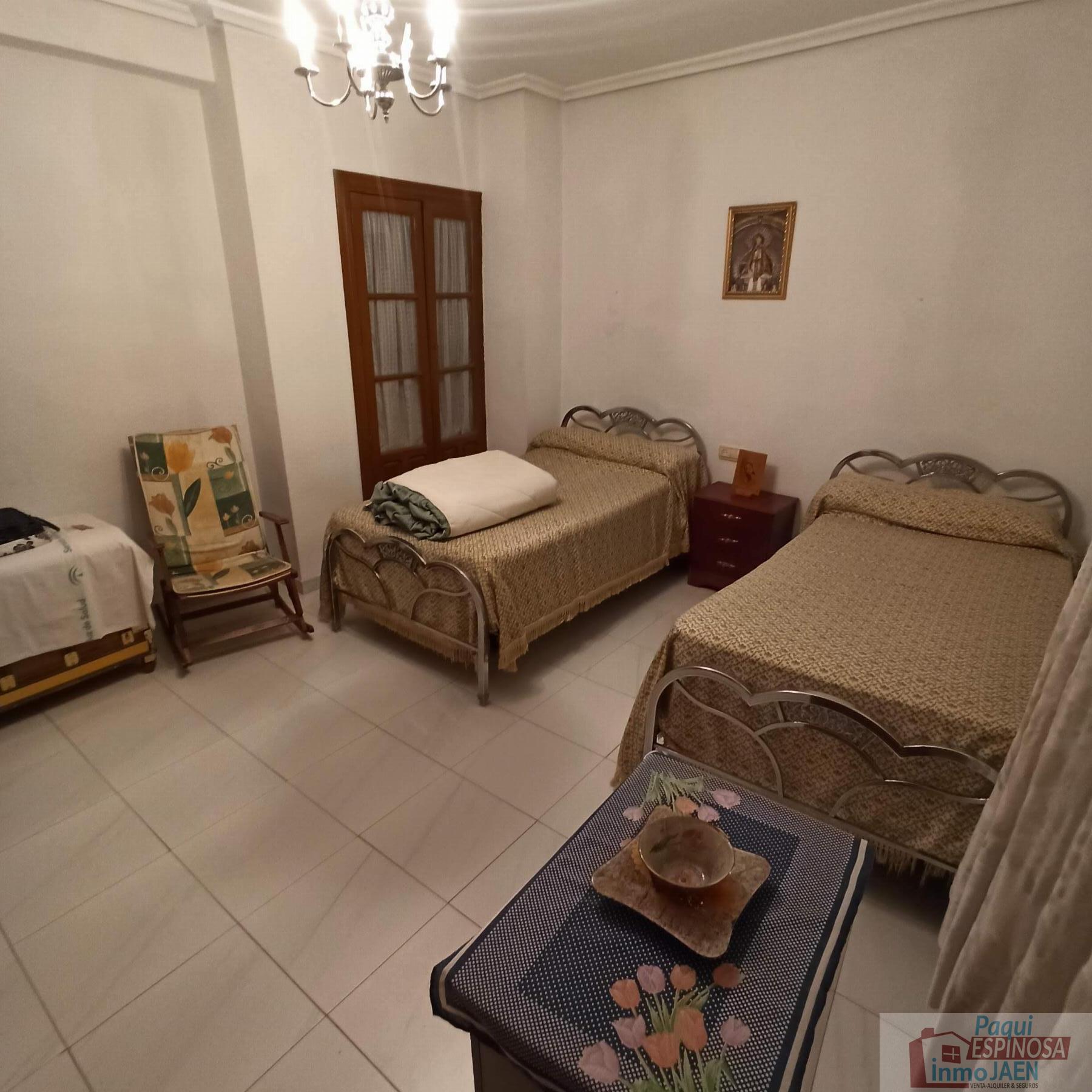 For sale of house in Torredonjimeno