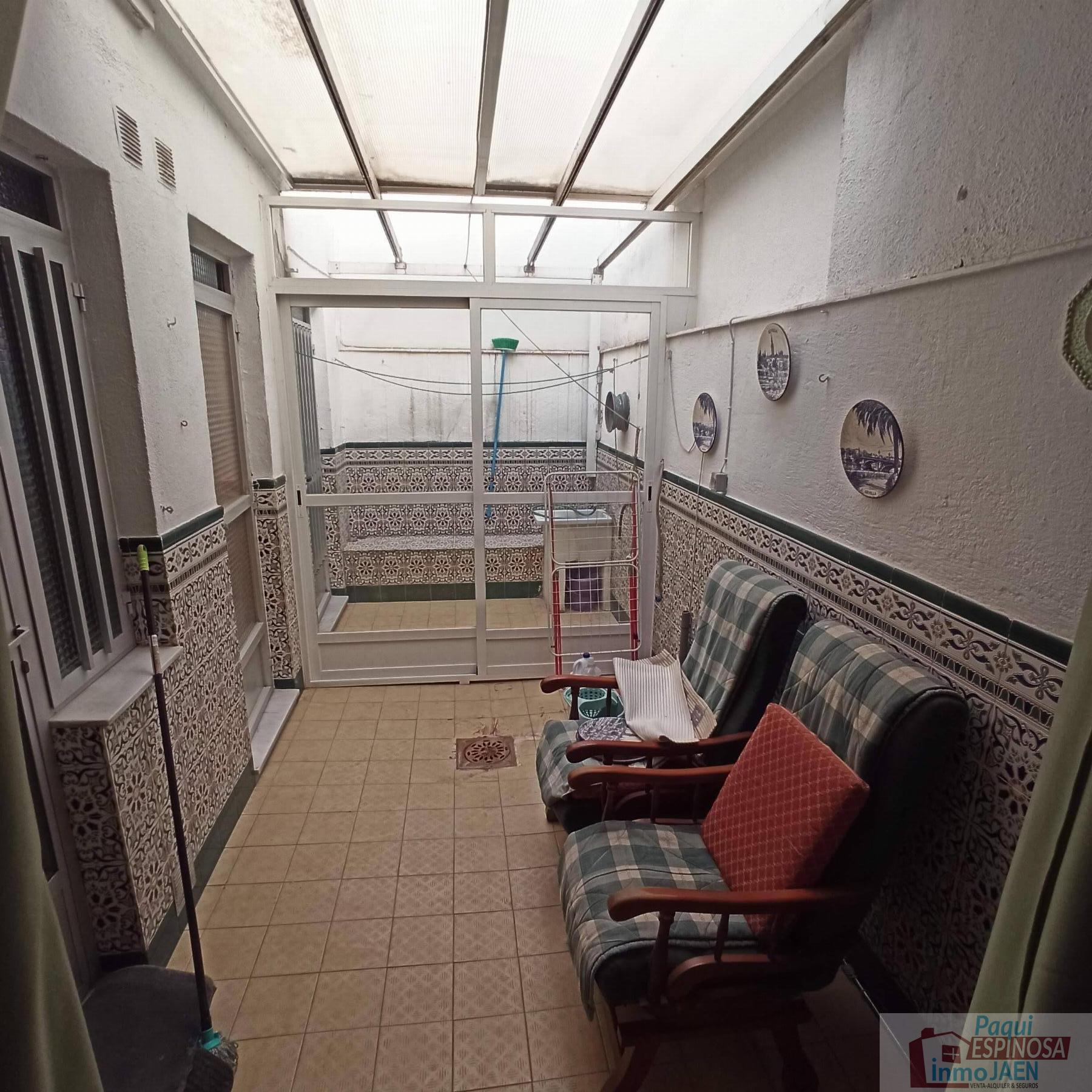 For sale of house in Torredonjimeno