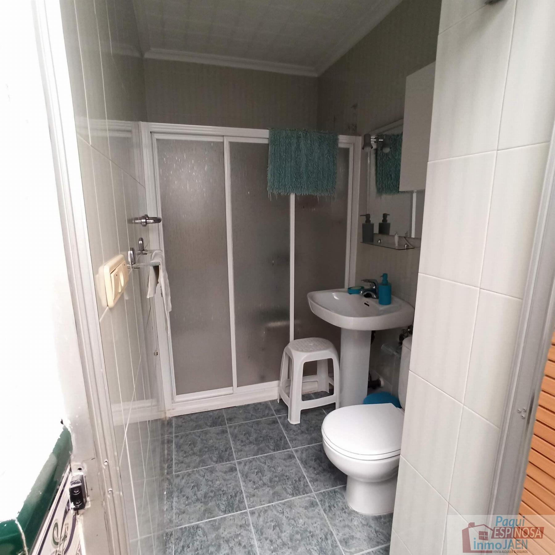 For sale of house in Torredonjimeno