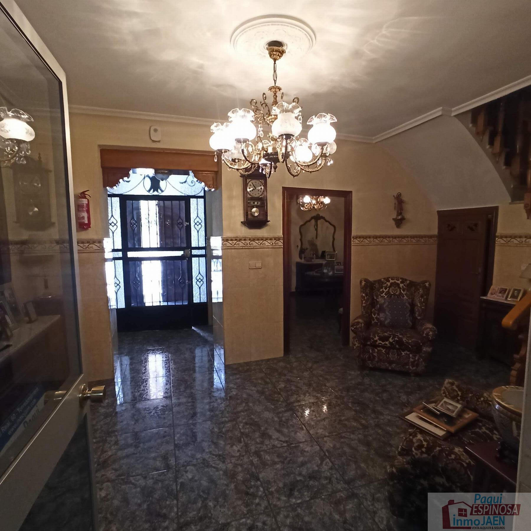For sale of house in Torredonjimeno