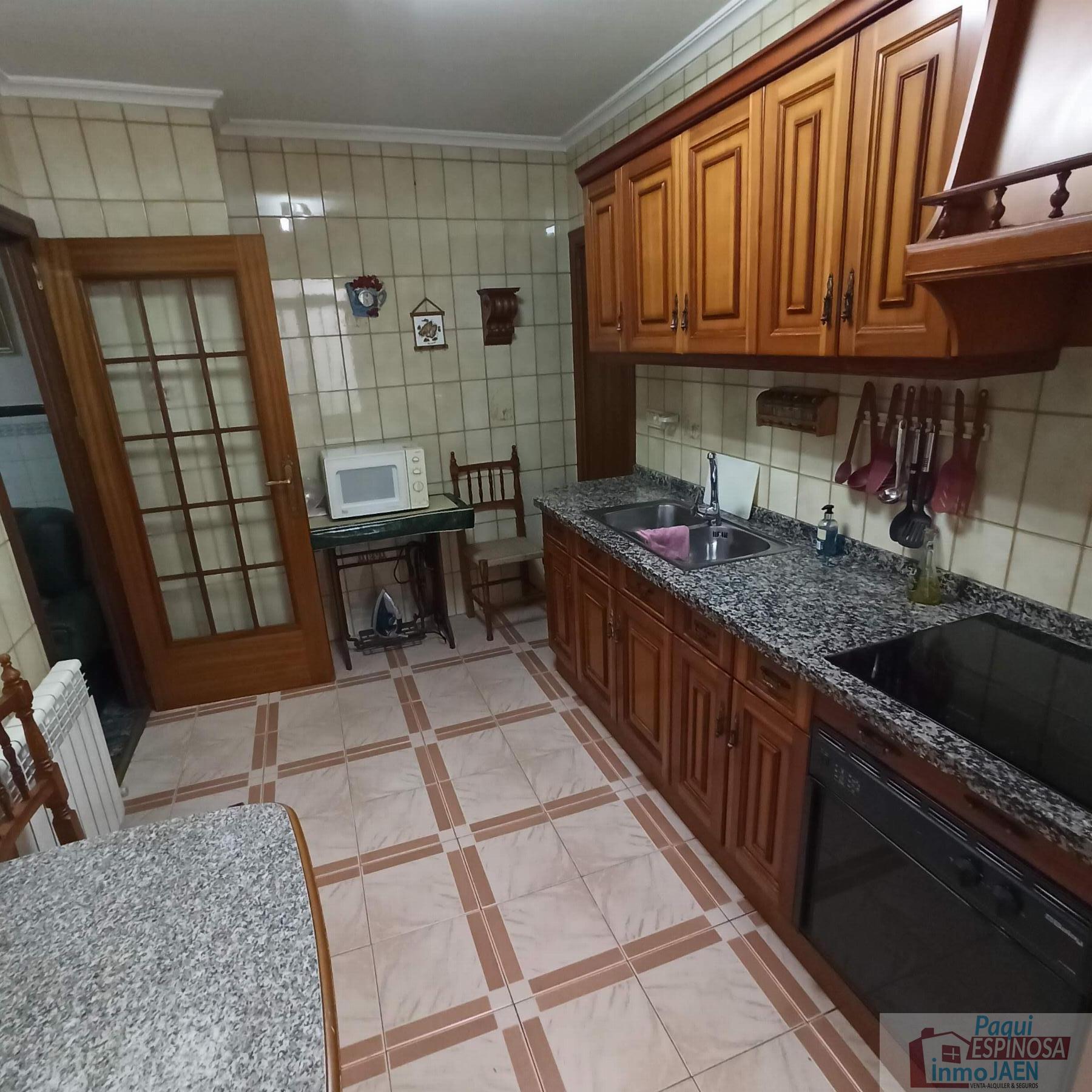 For sale of house in Torredonjimeno