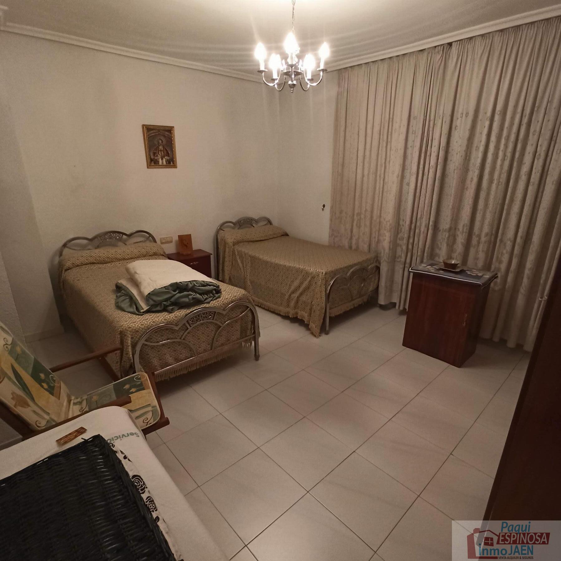 For sale of house in Torredonjimeno