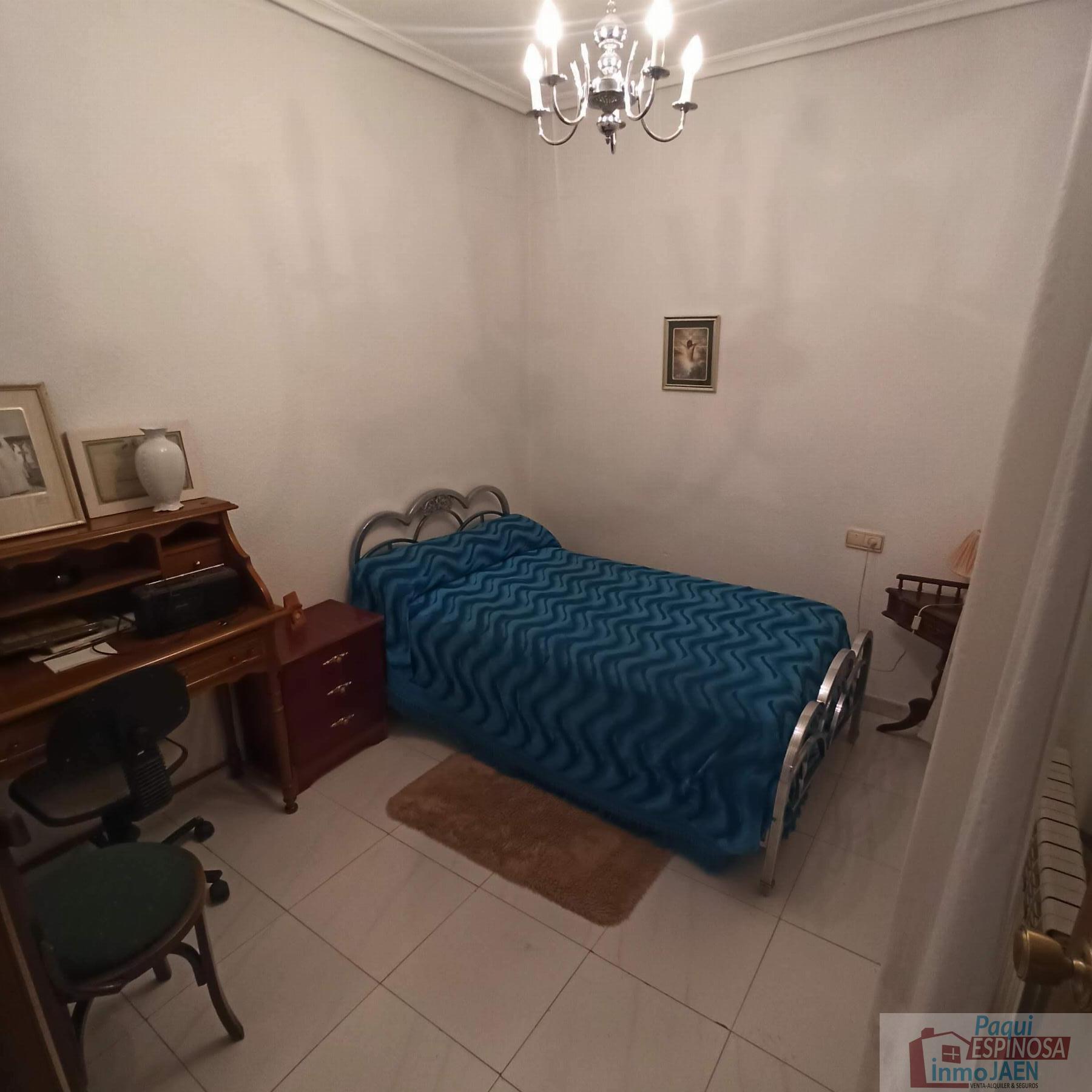 For sale of house in Torredonjimeno