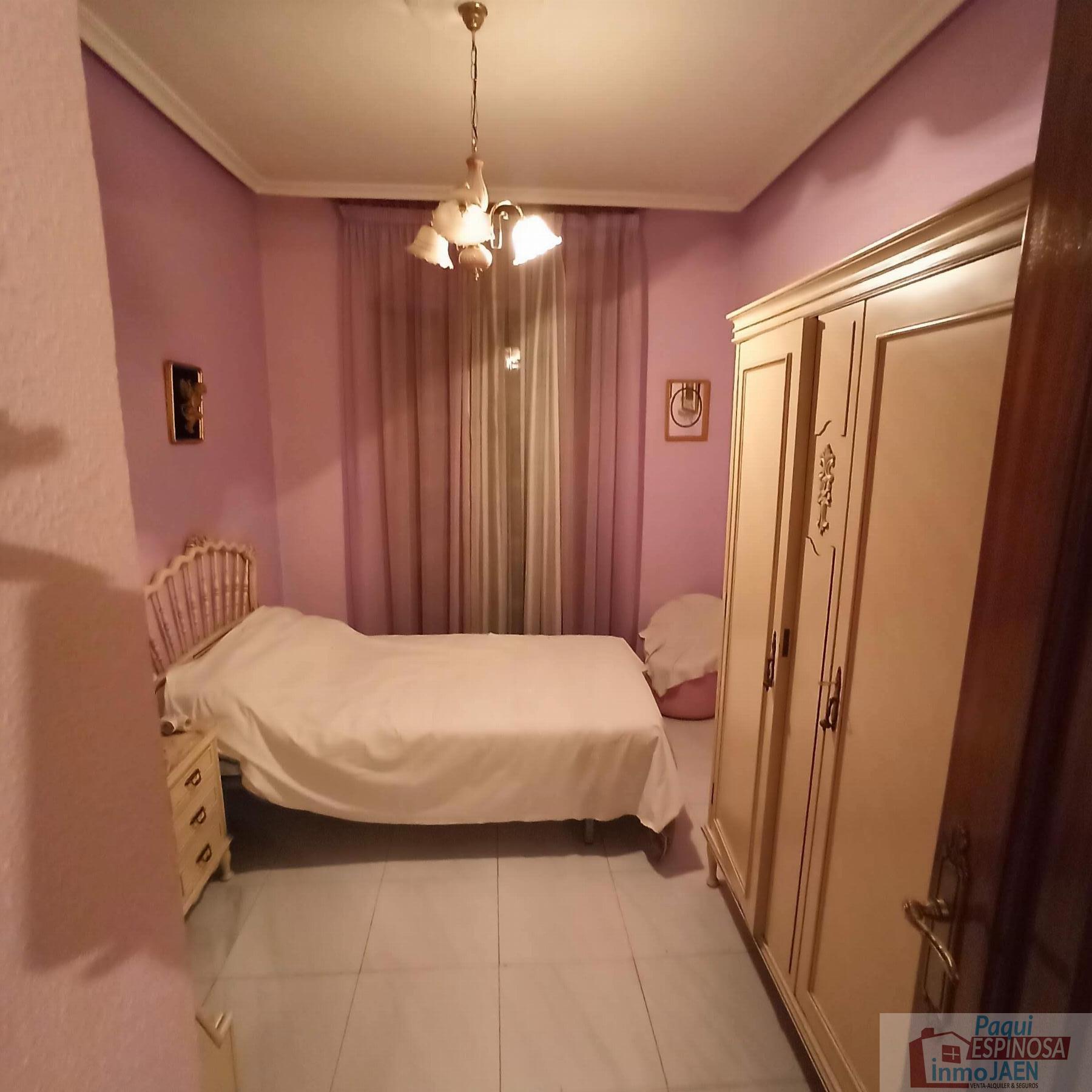 For sale of house in Torredonjimeno