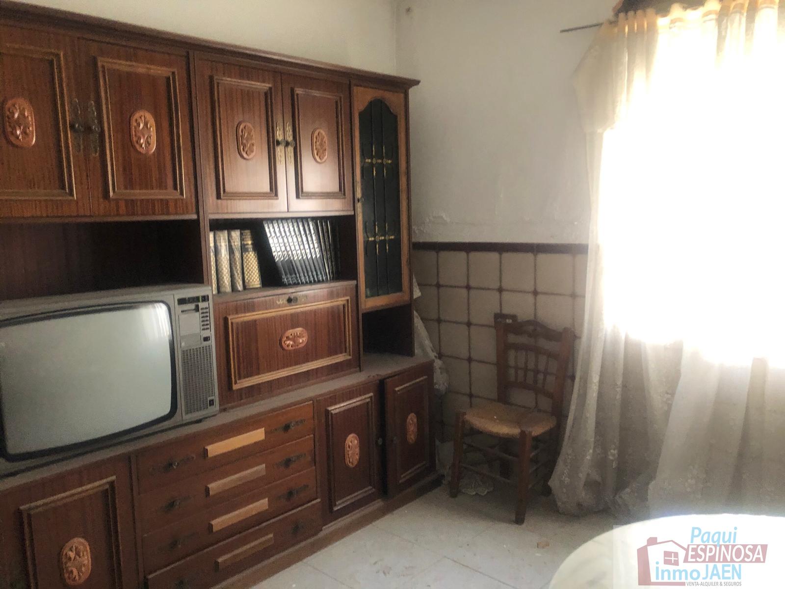 For sale of house in Torredonjimeno