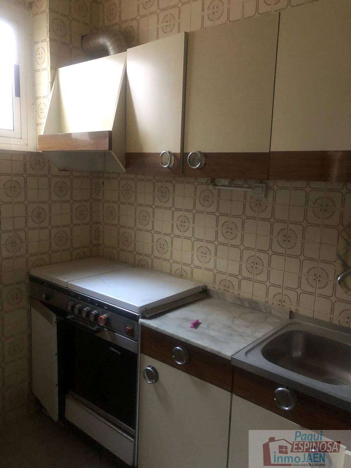 For sale of house in Torredonjimeno