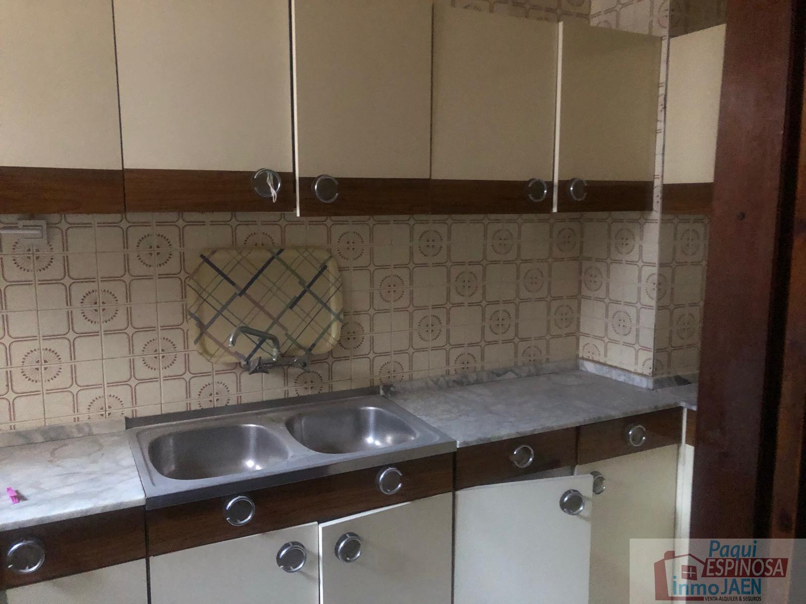 For sale of house in Torredonjimeno