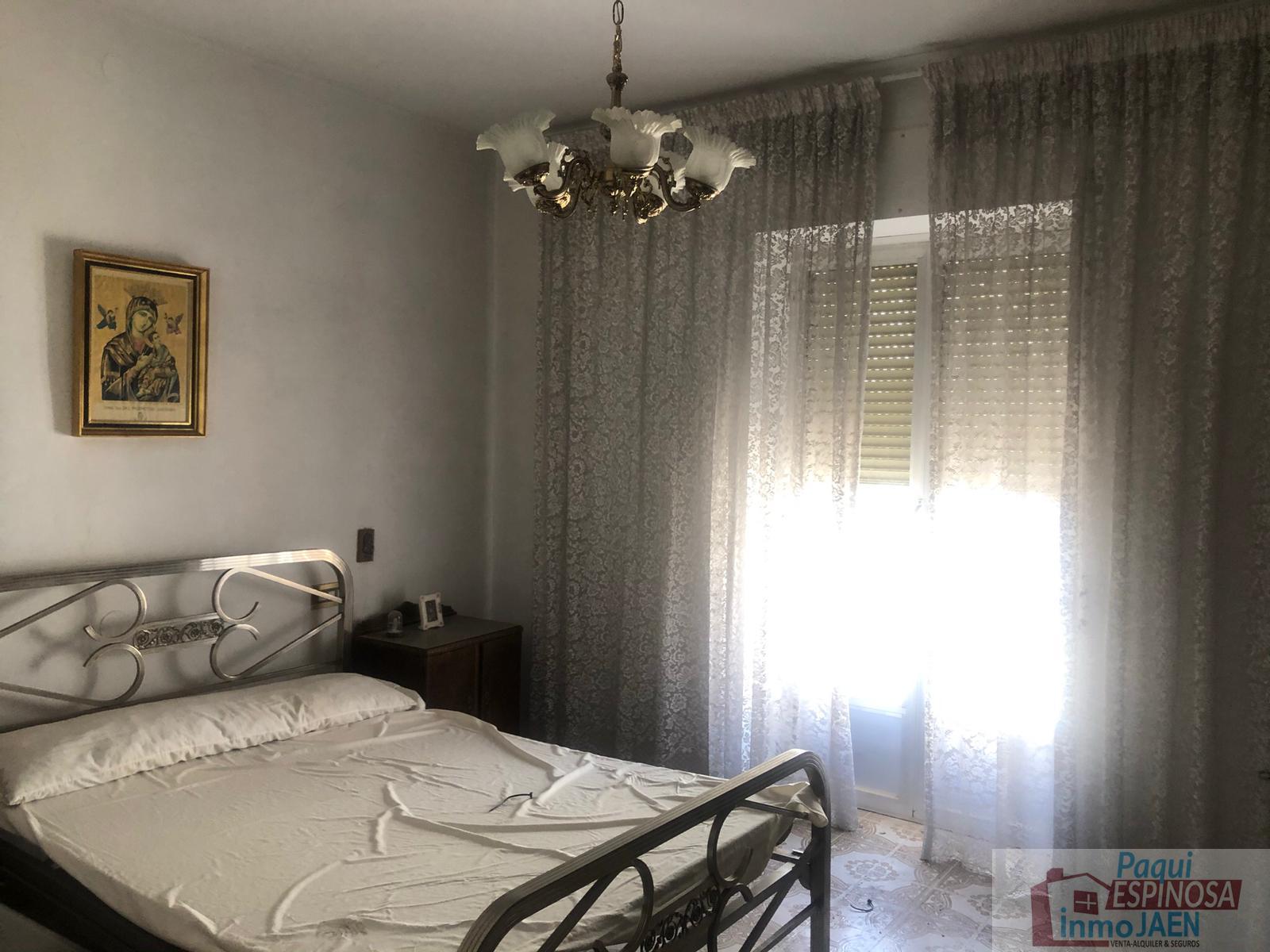 For sale of house in Torredonjimeno
