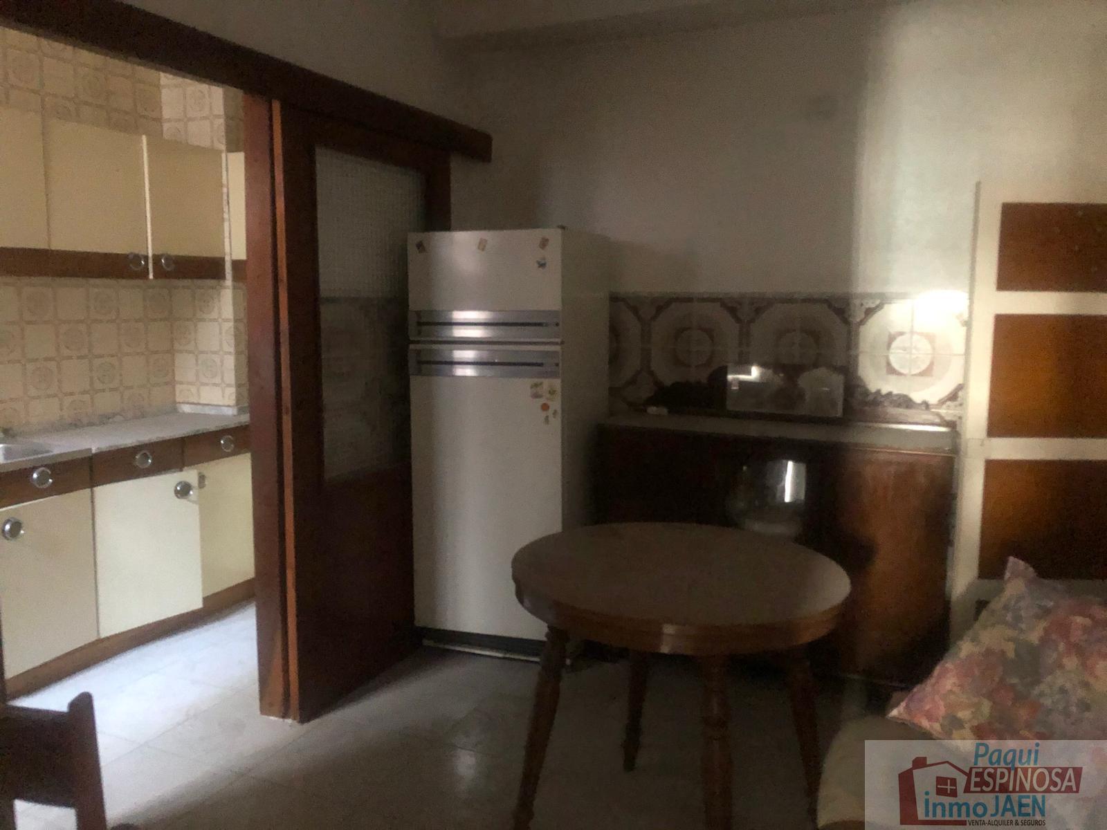For sale of house in Torredonjimeno