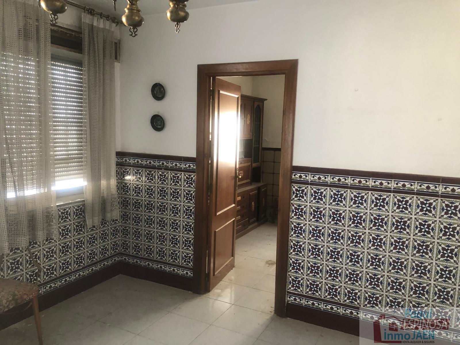 For sale of house in Torredonjimeno