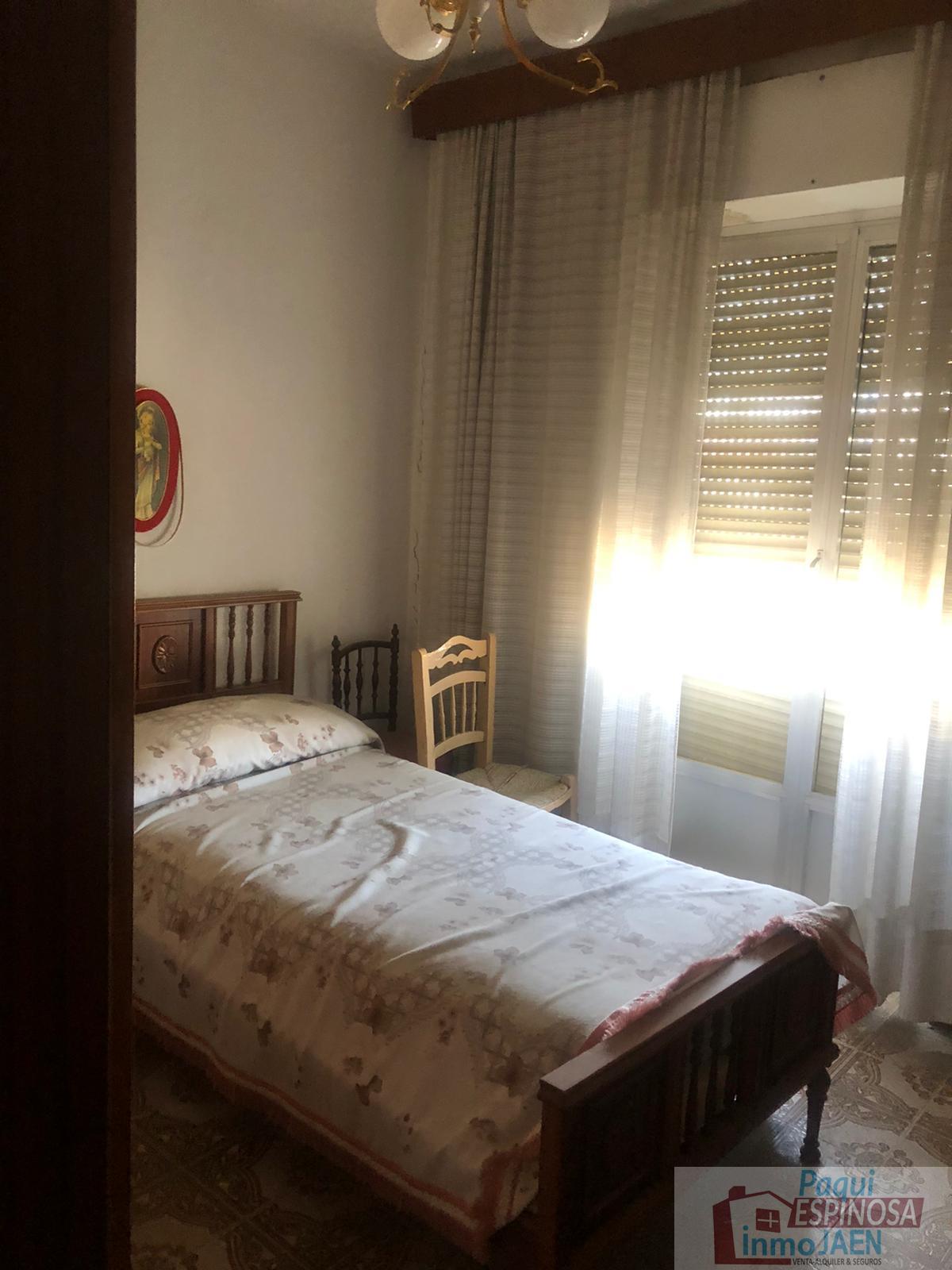 For sale of house in Torredonjimeno