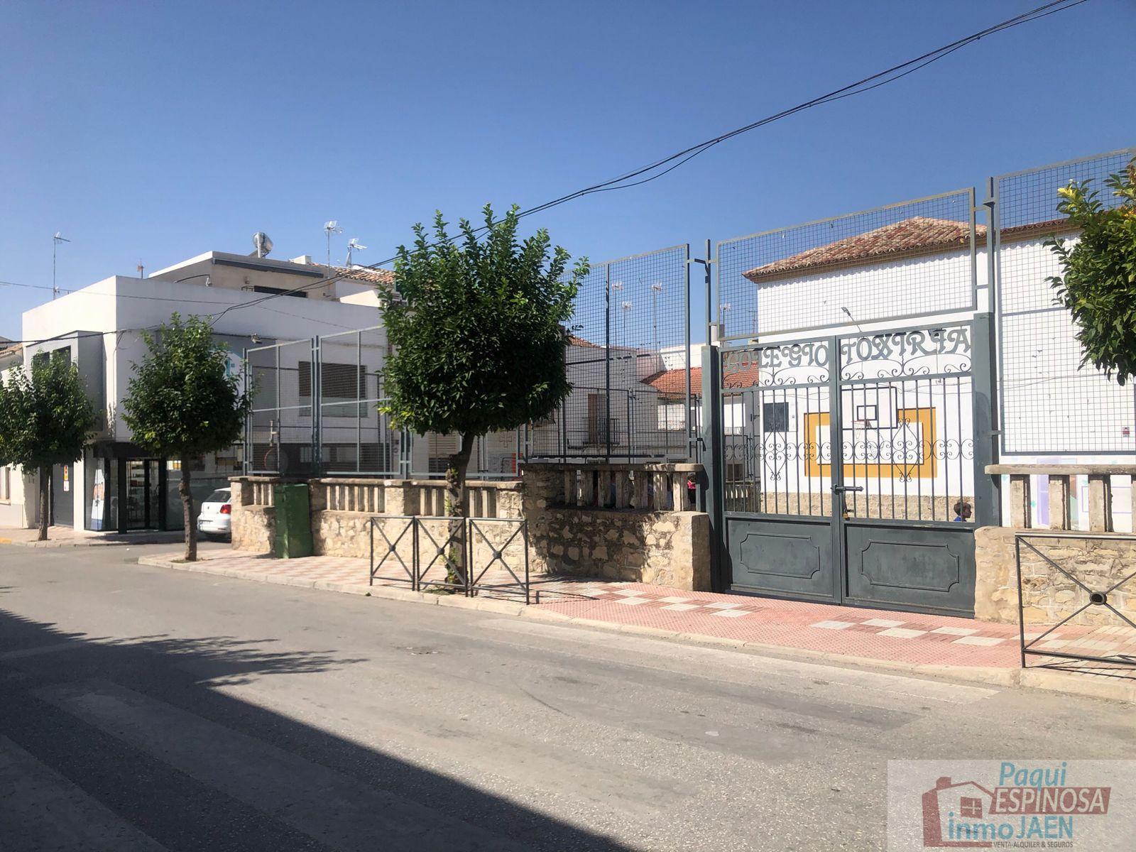 For sale of house in Torredonjimeno