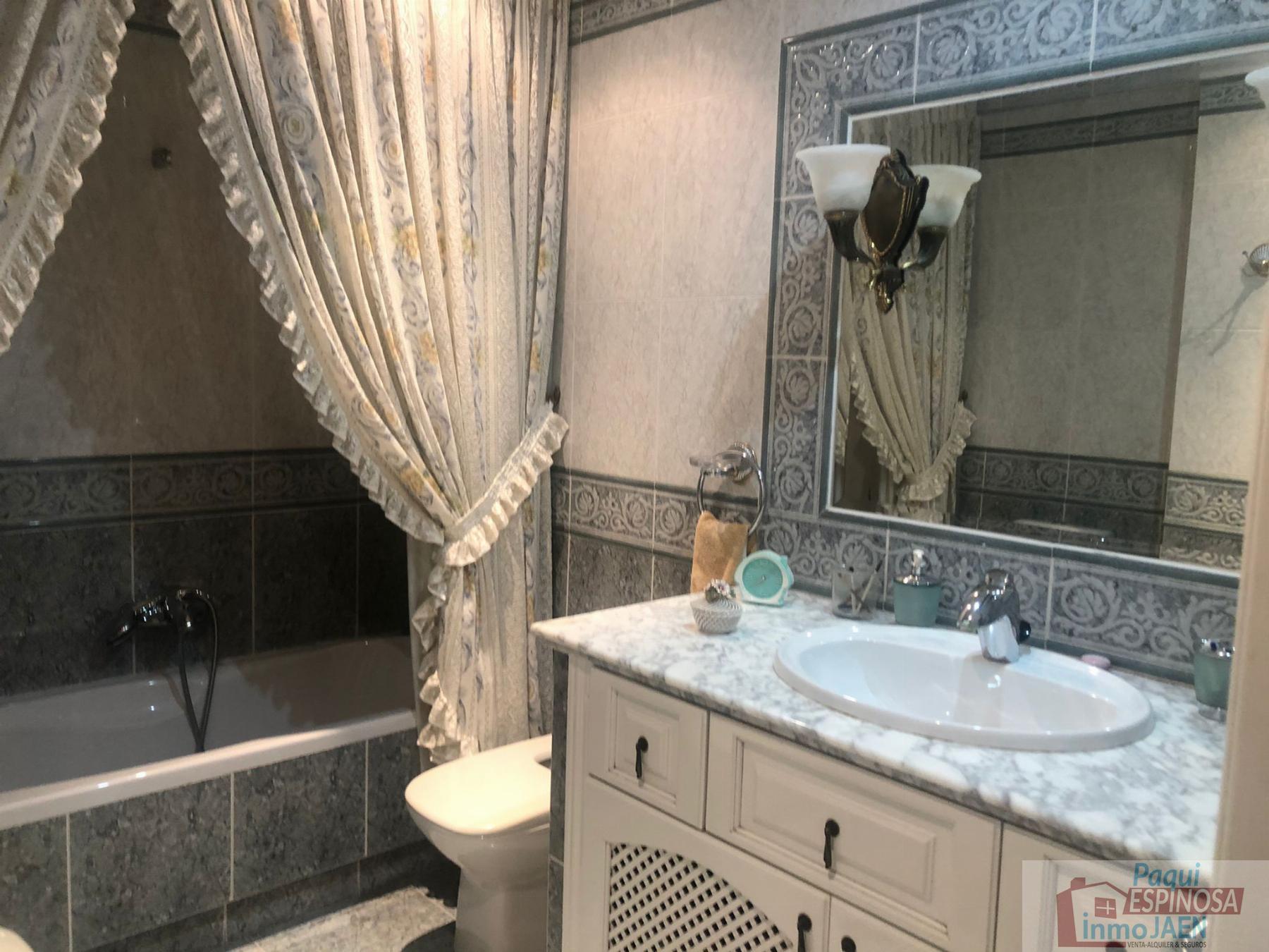 Venta de chalet en Torredonjimeno