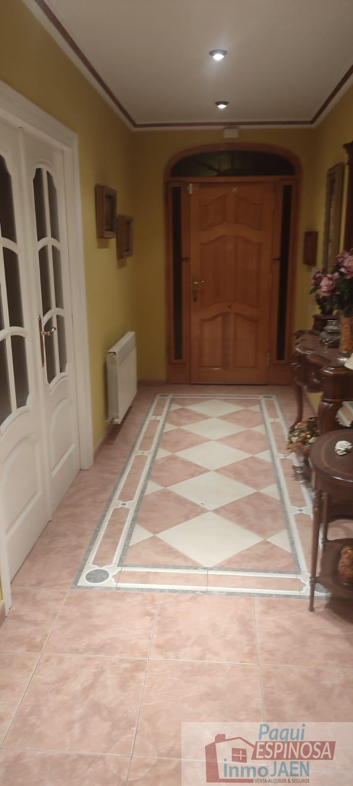 Venta de chalet en Torredonjimeno