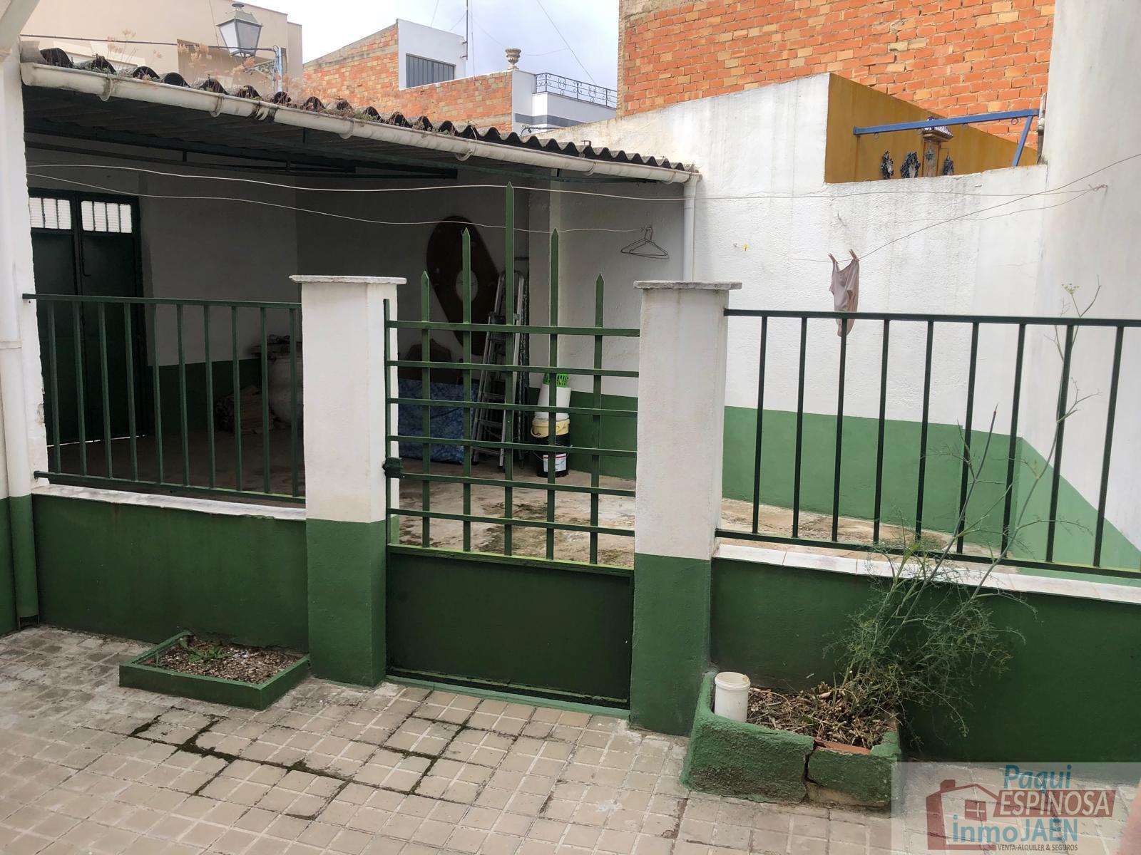 For sale of house in Torredonjimeno