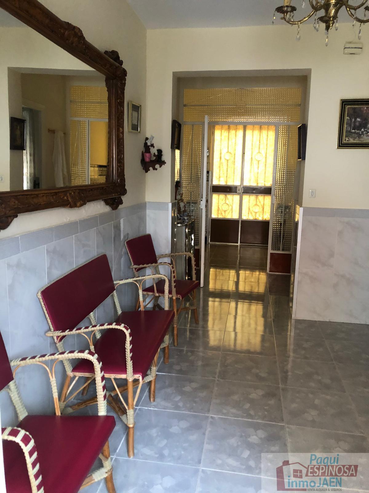 For sale of house in Torredonjimeno