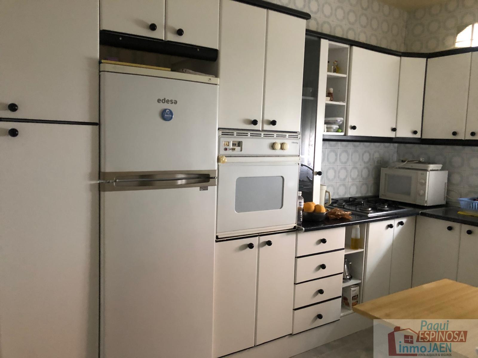 For sale of house in Torredonjimeno