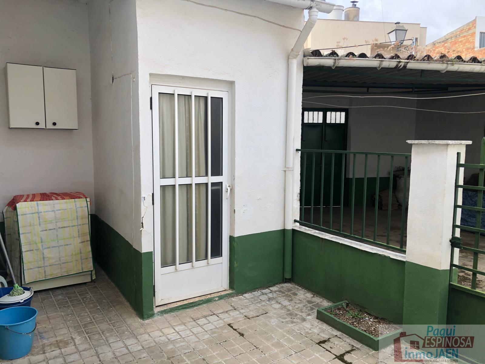 For sale of house in Torredonjimeno