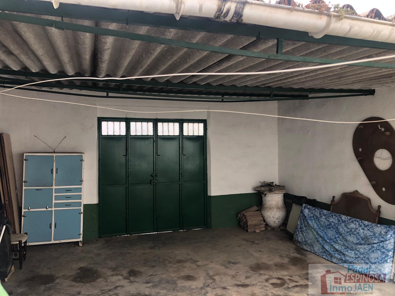 For sale of house in Torredonjimeno