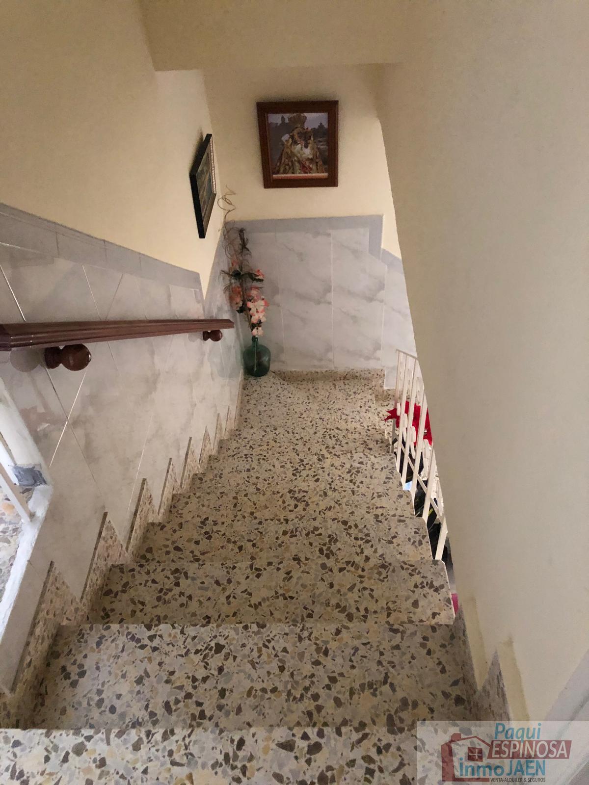 For sale of house in Torredonjimeno