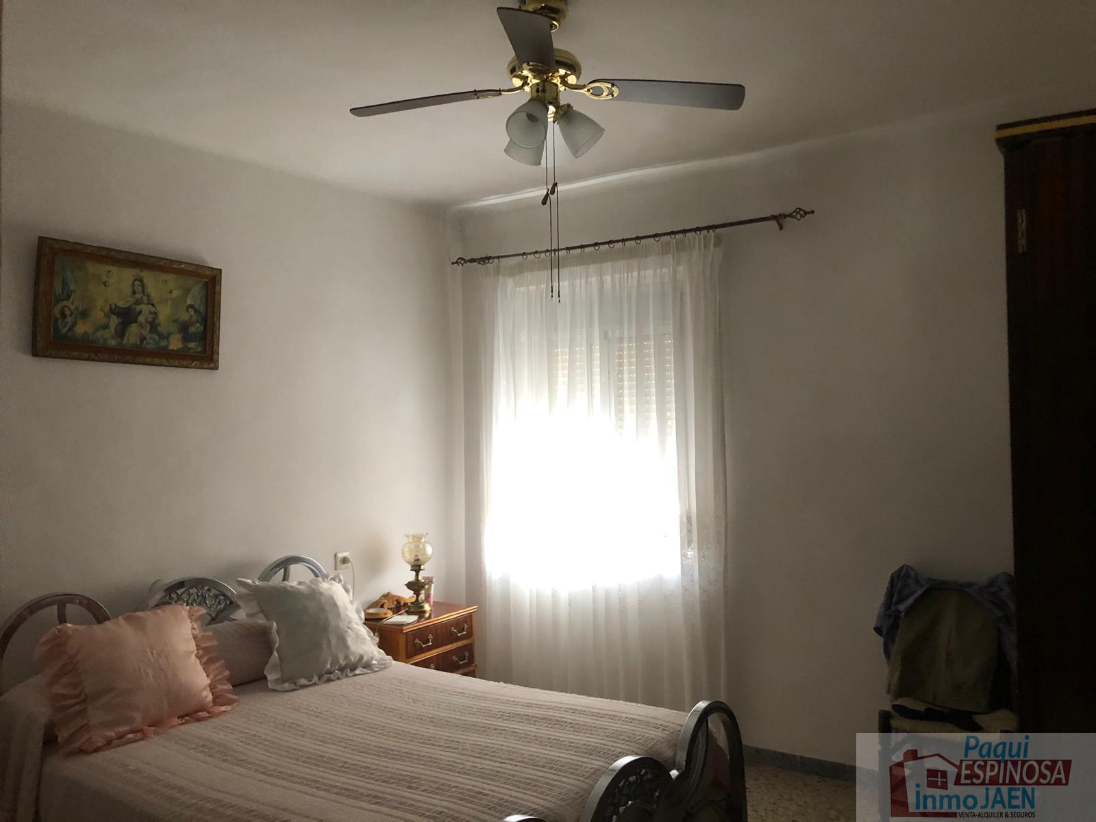 For sale of house in Torredonjimeno
