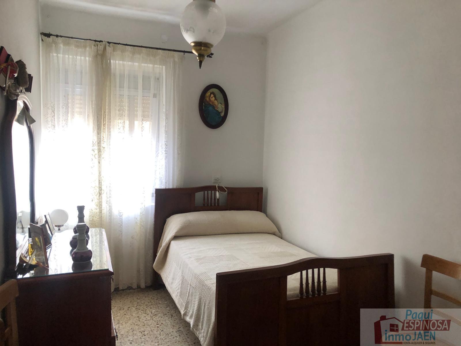 For sale of house in Torredonjimeno
