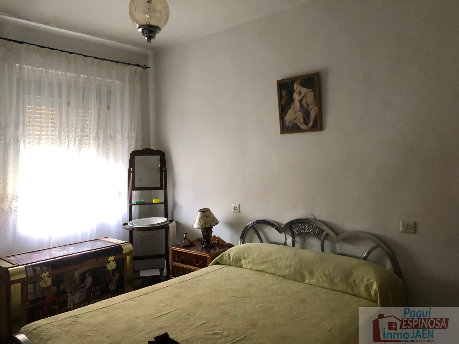 For sale of house in Torredonjimeno