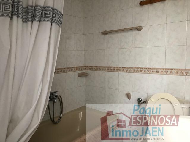 For sale of house in Torredonjimeno