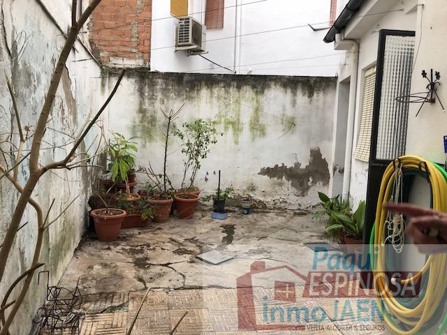 For sale of house in Torredonjimeno