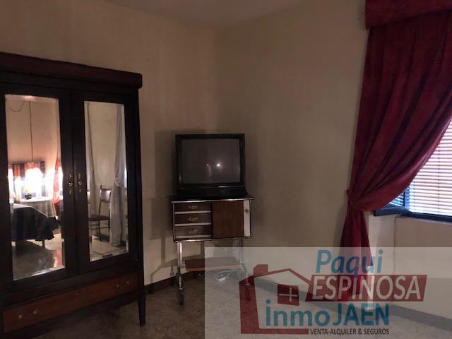 For sale of house in Torredonjimeno