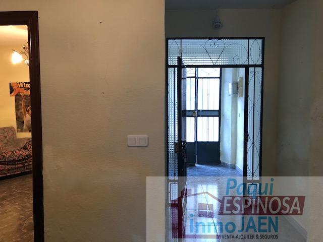 For sale of house in Torredonjimeno
