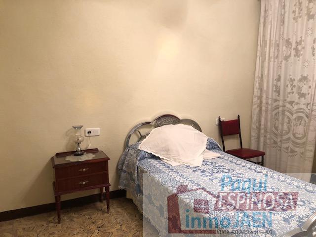 For sale of house in Torredonjimeno