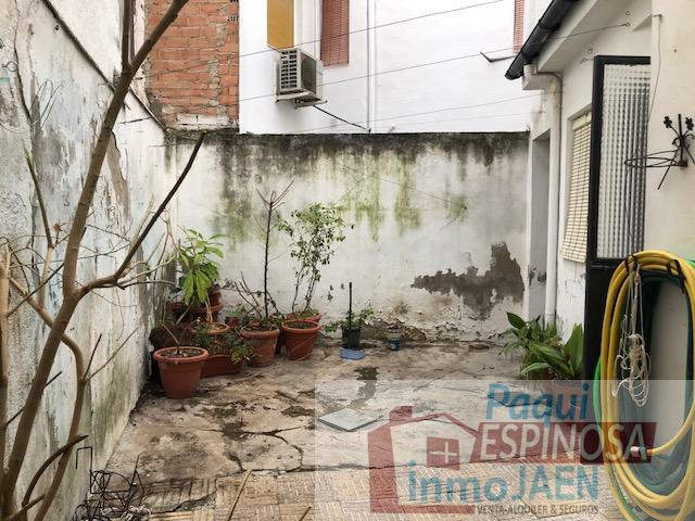 For sale of house in Torredonjimeno