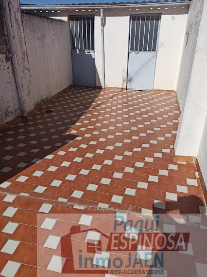 For sale of duplex in Torredonjimeno
