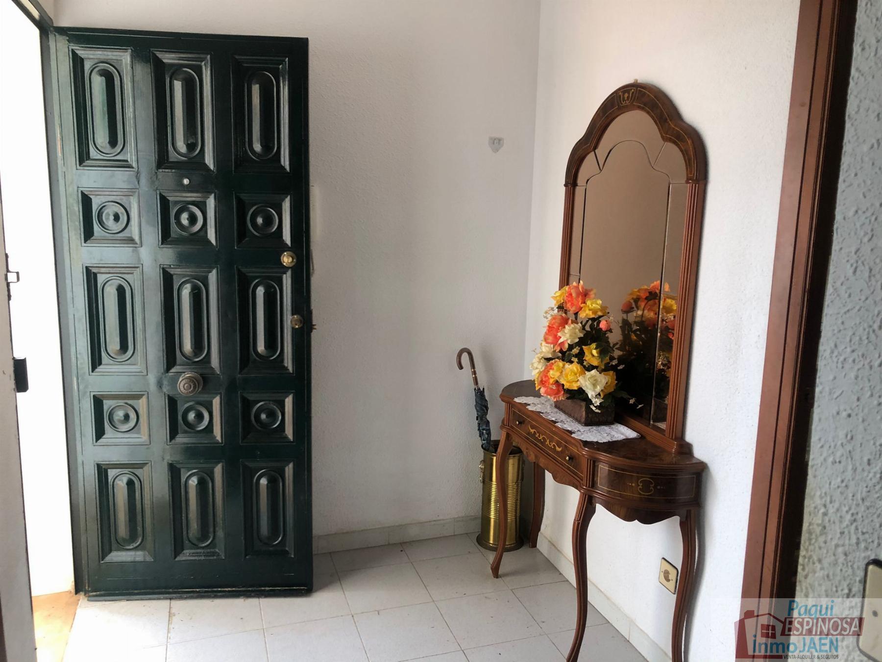 For sale of house in Villardompardo