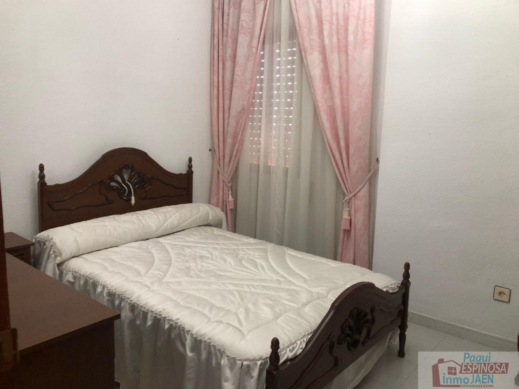 For sale of house in Villardompardo