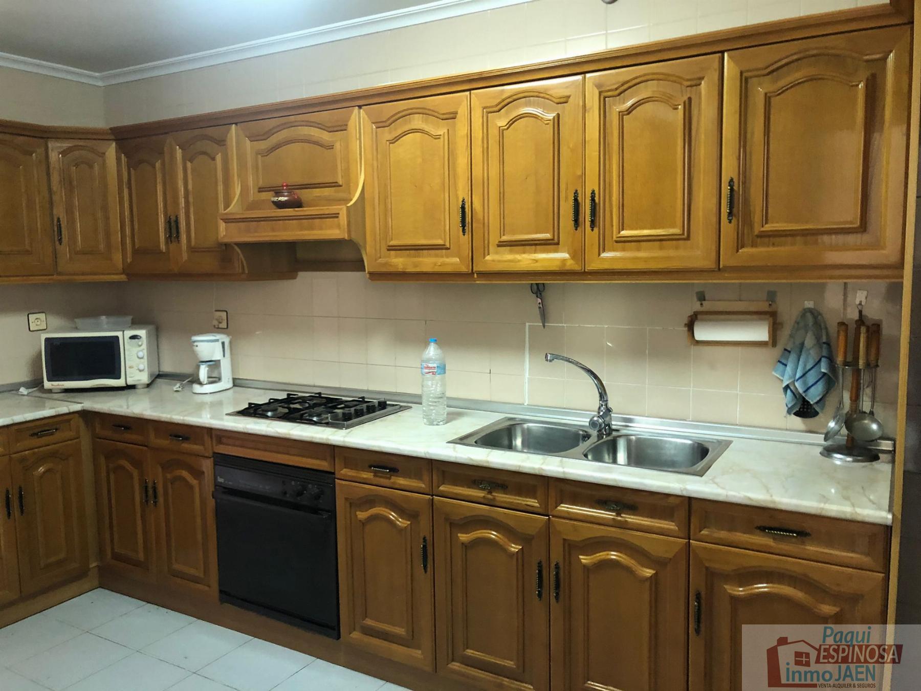 For sale of house in Villardompardo