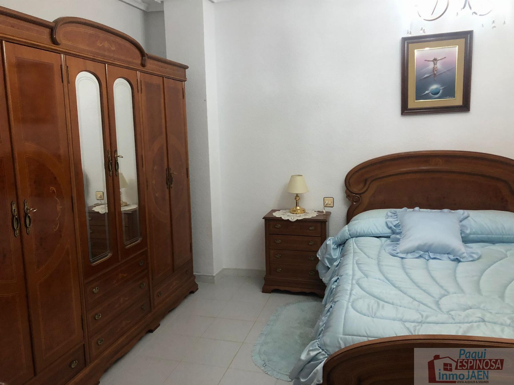 For sale of house in Villardompardo