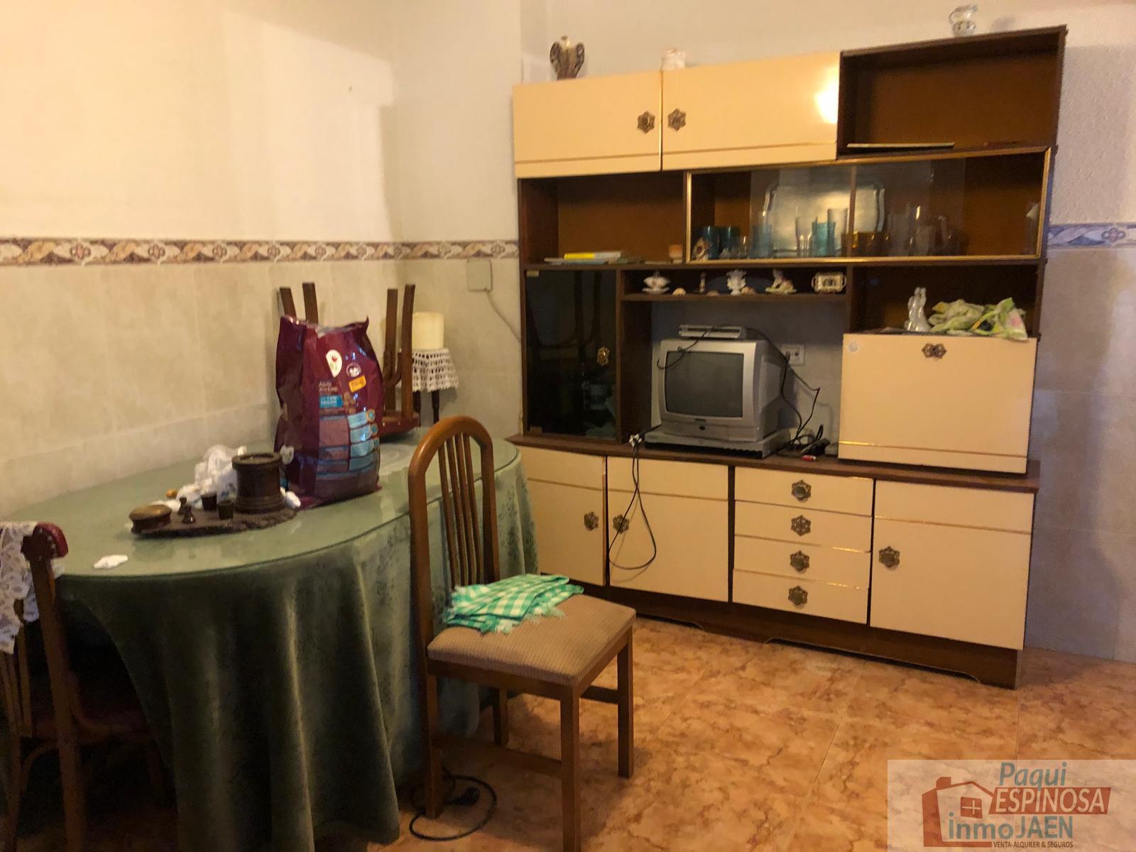 For sale of house in Torredonjimeno