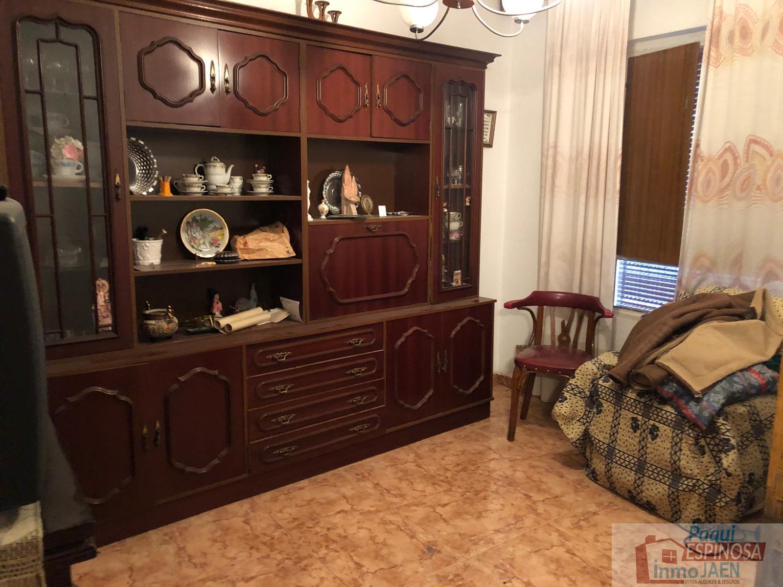 For sale of house in Torredonjimeno