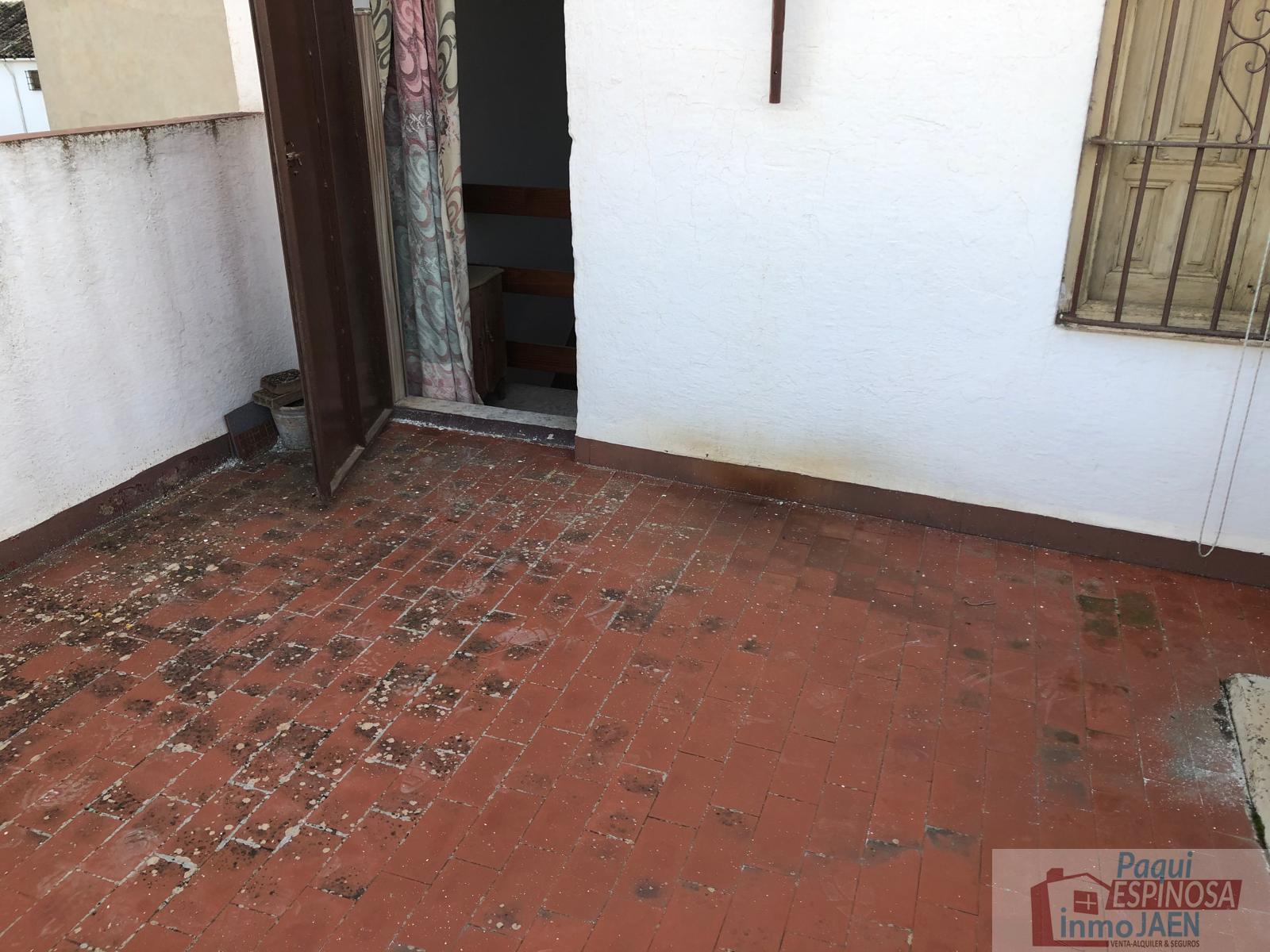 For sale of house in Torredonjimeno