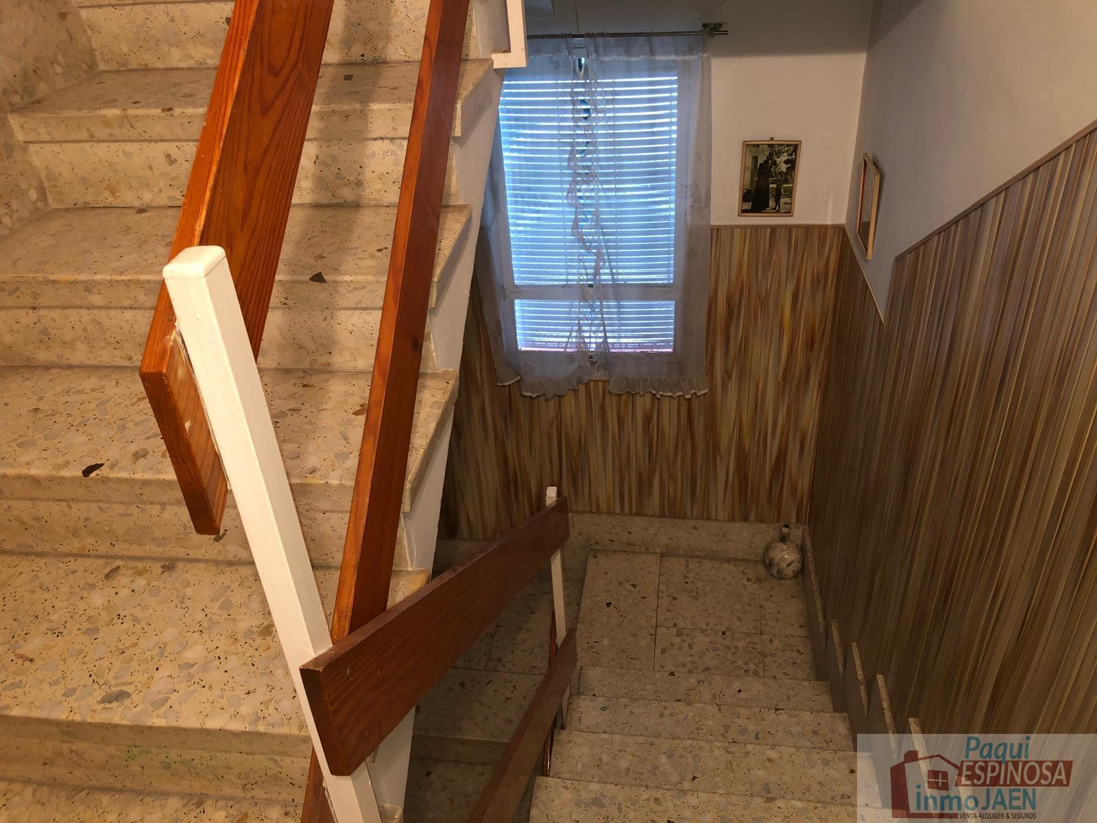 For sale of house in Torredonjimeno