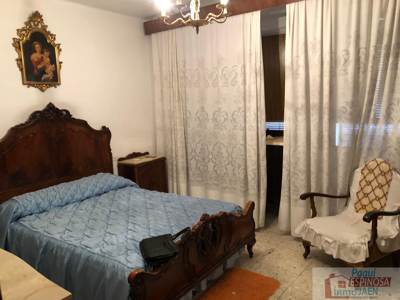 For sale of house in Torredonjimeno