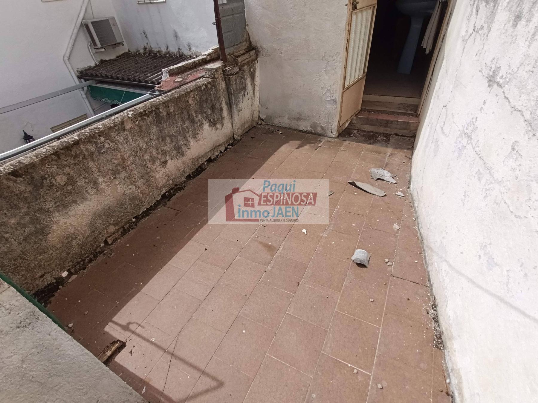 For sale of house in Torredonjimeno
