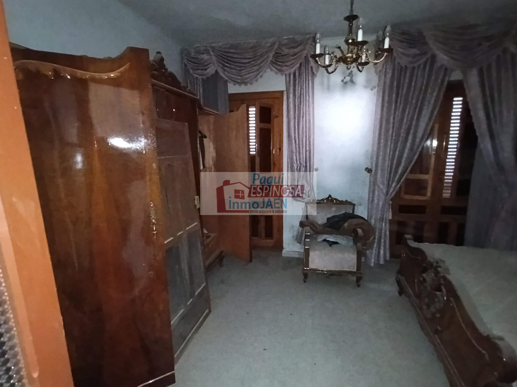 For sale of house in Torredonjimeno